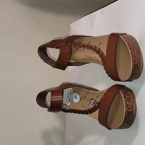 New SIZE 9 BLOWFISH MALIBU HEELS